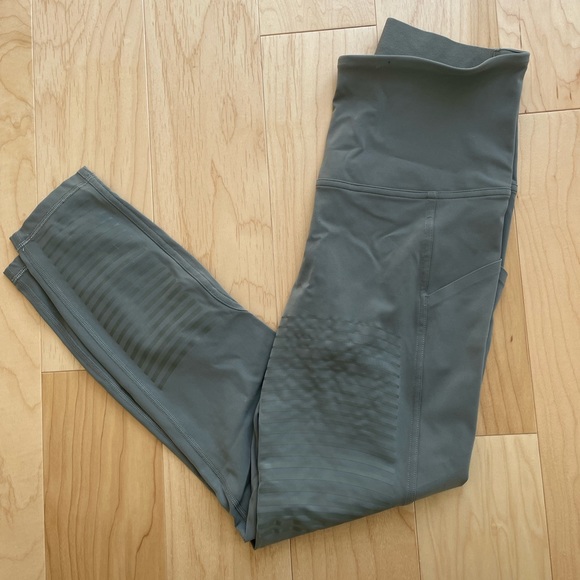 Rare Lululemon Grey Sage Textured Leggings - Picture 1 of 6
